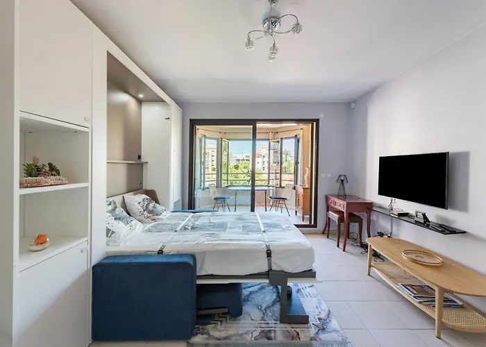 Beau Veranda A Deux Pas De La - Parking Inclus Juan-les-Pins