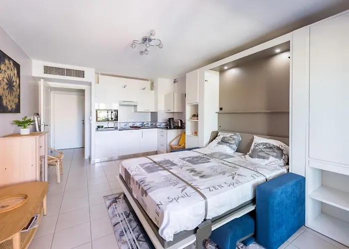 Beau Veranda A Deux Pas De La - Parking Inclus Juan-les-Pins