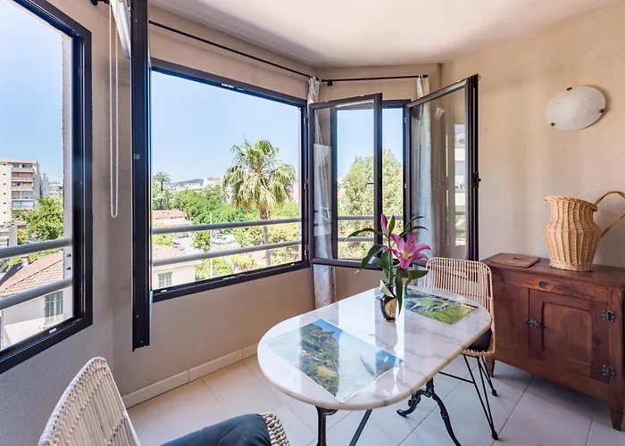 Beau Veranda A Deux Pas De La - Parking Inclus Apartment Juan-les-Pins