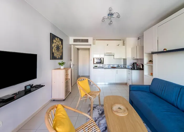 Beau Veranda A Deux Pas De La - Parking Inclus *